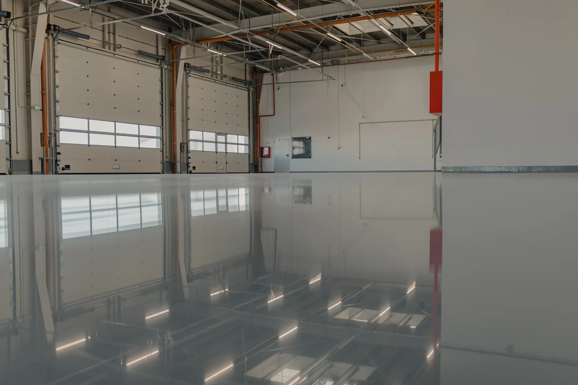 High-gloss epoxy floor in a warehouse